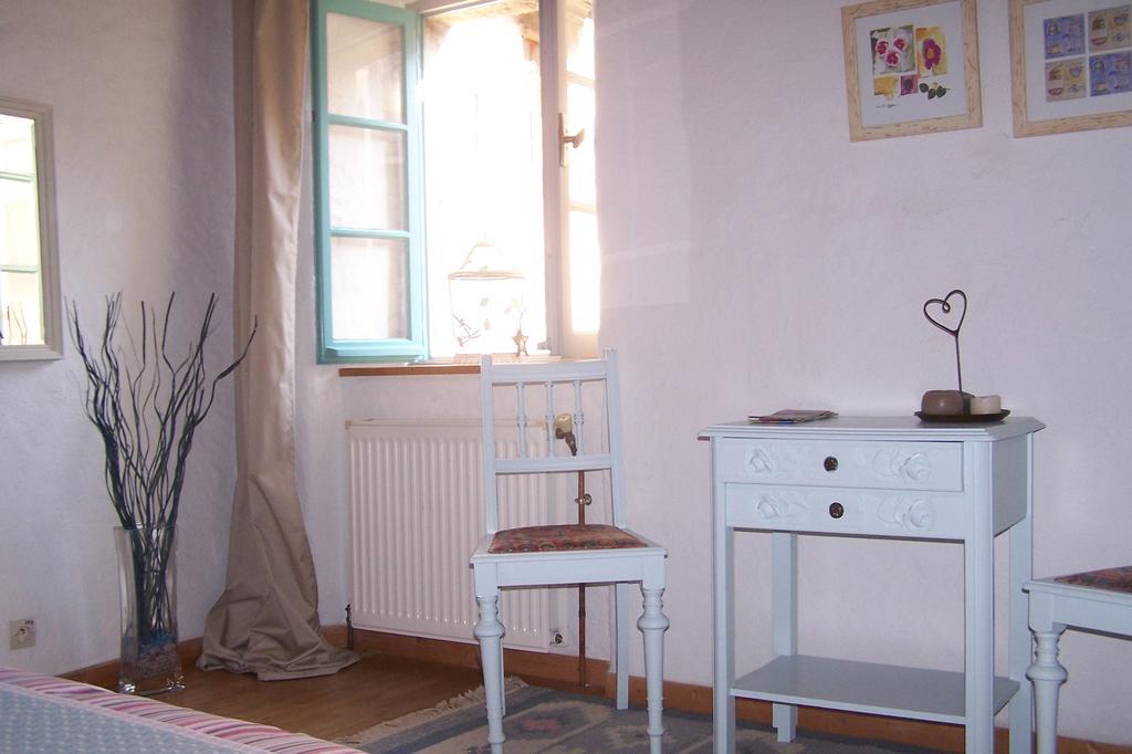 Salomony Chambre D'Hotes Marcols-les-Eaux 객실 사진