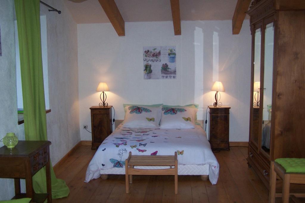 Salomony Chambre D'Hotes Marcols-les-Eaux 객실 사진